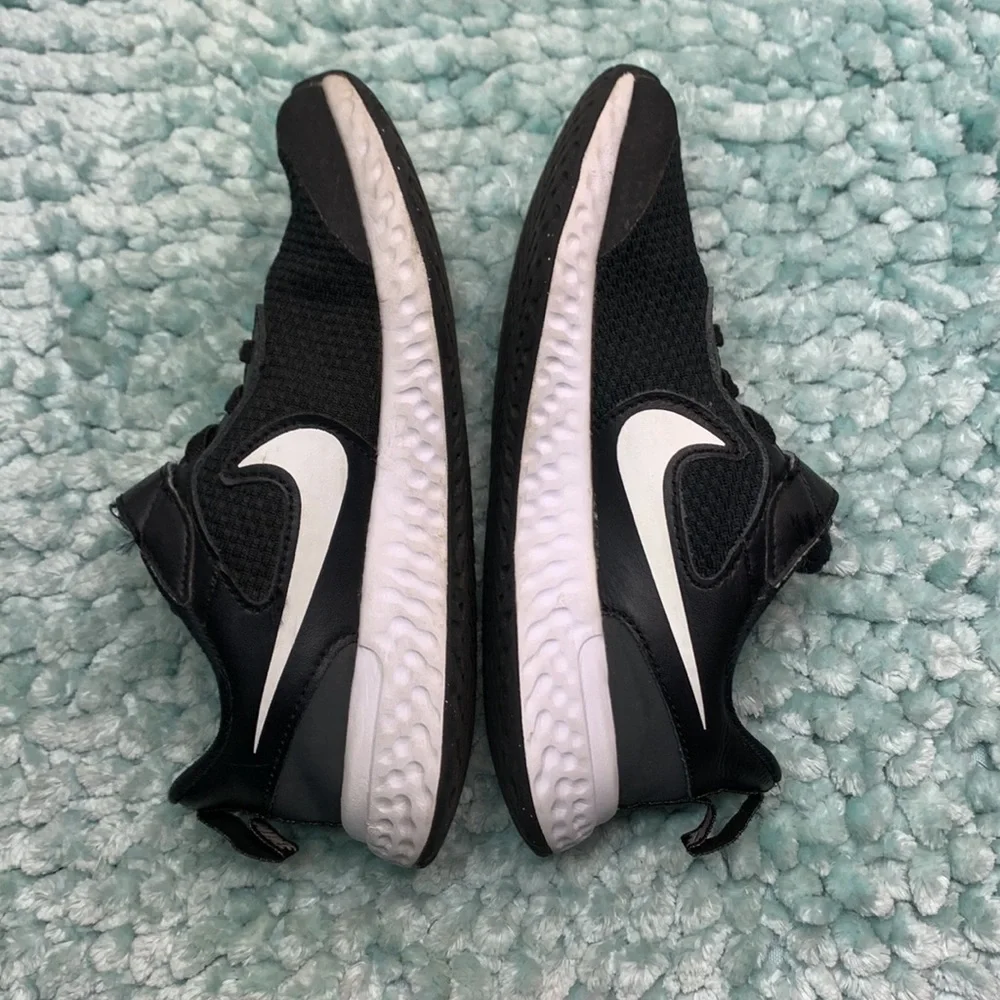 Nike Revolution Black & White Athletic Training Running Sneakers Girls Boys Run - Picture 9 of 16